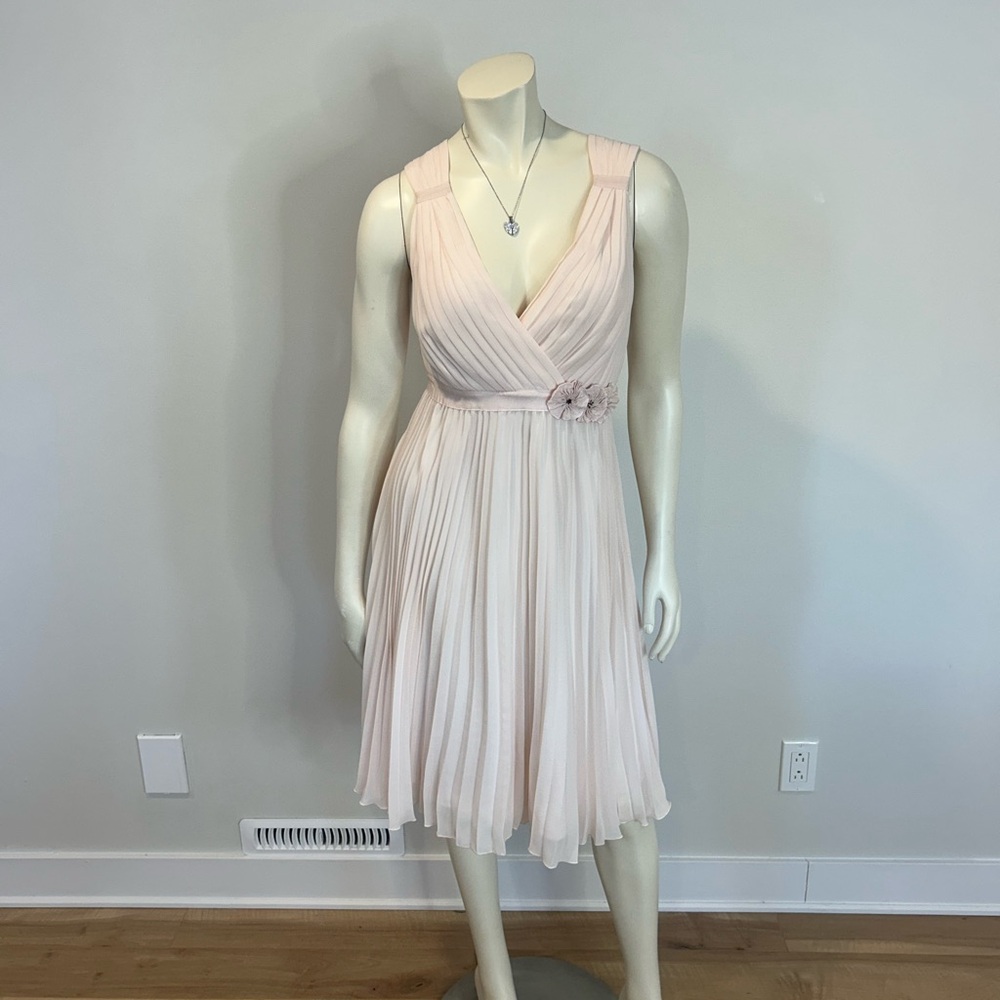 Elegant Blush Midi pleated Dress with Floral Detail❤️M